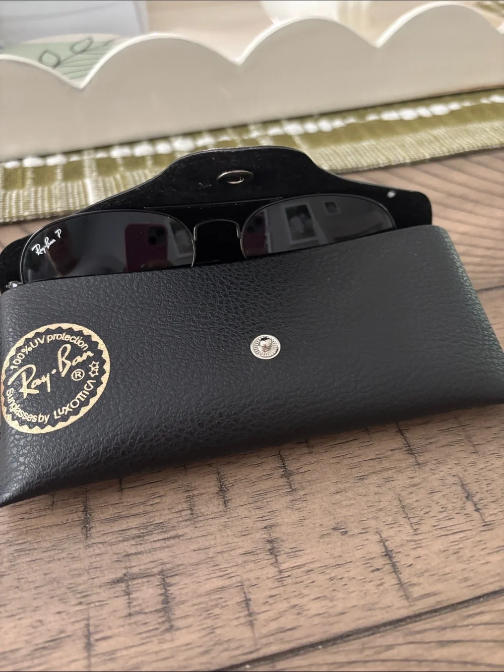 Ray-Ban Black Metal Aviator Sunglasses with Dark Lenses